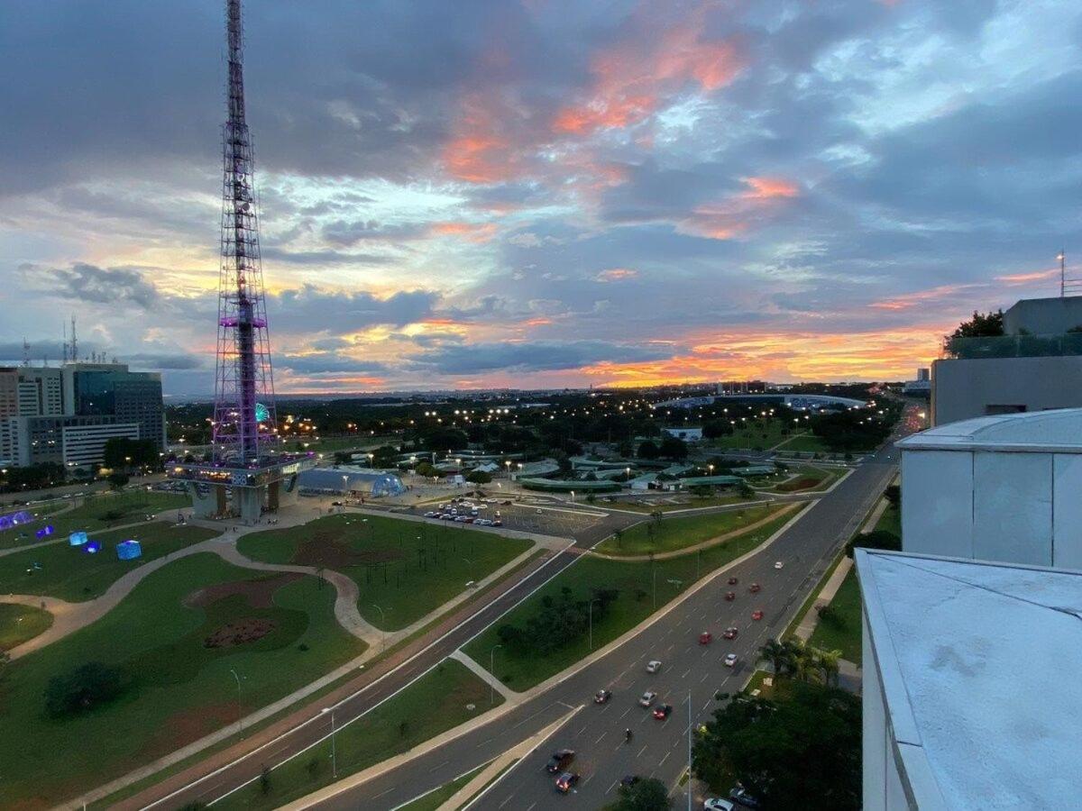 Flat Encantador No 7º Com Vista Pra Torre De Tv Brasília Exteriör bild