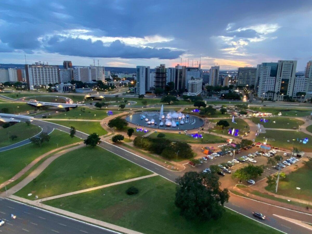 Flat Encantador No 7º Com Vista Pra Torre De Tv Brasília Exteriör bild